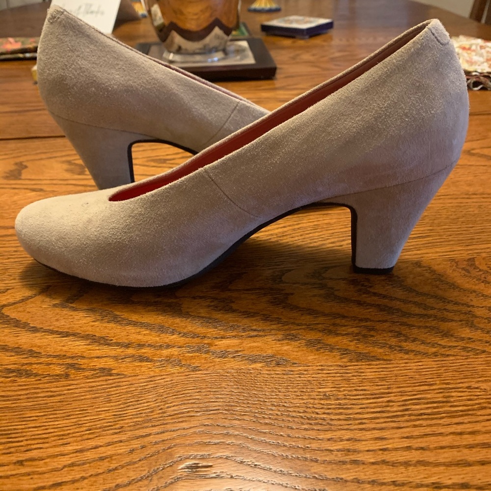Pas de Rouge suede heels.